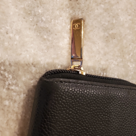 CHANEL VINTAGE CC CAVIAR PEBBLED LEATHER ZIPPY WALLET - Picture 2 of 12